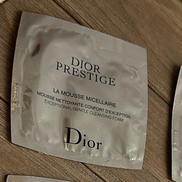 DIOR Prestige La Mousse Micellaire Cleansing Foam Face Wash .17oz Packets - Picture 5 of 5